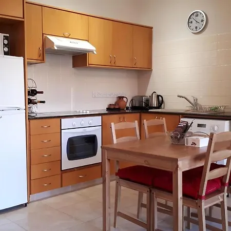 Apartment Queens Gardens 226 *