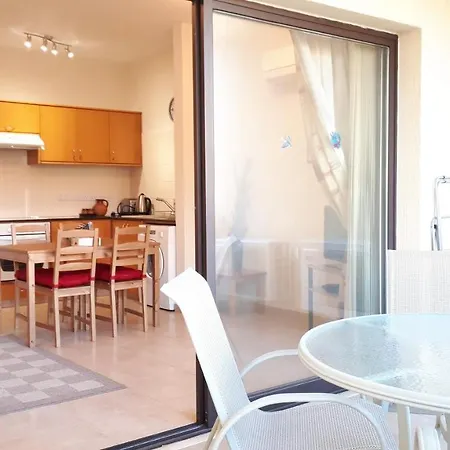 Apartment Queens Gardens 226 Paphos